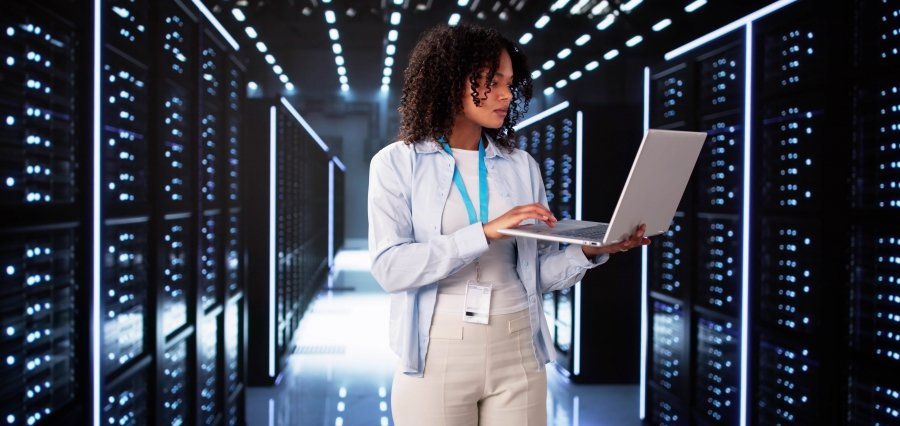 You are currently viewing Margo Georgiadis Urges AI Companies to Support Women Leaders at Ai4 Conference
